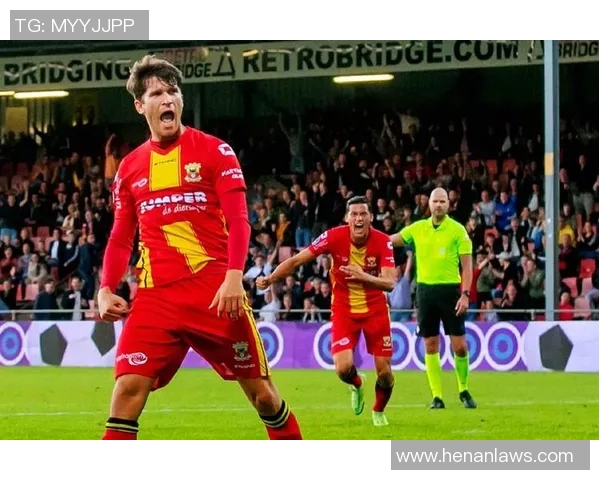 前进鹰与瓦尔韦克的激烈对决揭示足球战术与团队精神的完美结合 前进鹰与瓦尔韦克的激烈对决揭示足球战术与团队精神的完美结合