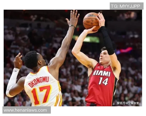 特雷杨引领新时代篮球风潮展现超凡技术与领袖魅力