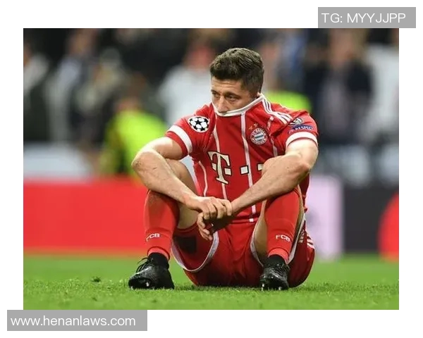 莱万重返德甲战旧主拜仁球迷怒斥其忘恩负义情感纠葛