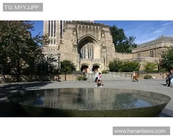 天竺青年与图圣马丁的碰撞:探索时尚与文化的交汇点 天竺青年与图圣马丁的碰撞:探索时尚与文化的交汇点